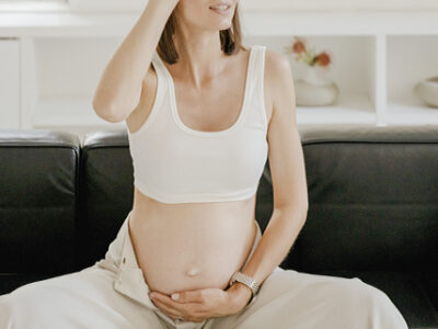 Cuida tu postura durante el embarazo: nueve consejos para mantener una correcta higiene postural y evitar el dolor de espalda
